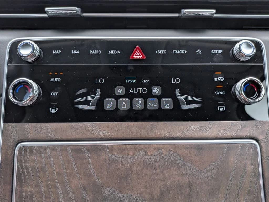 Genesis GV80 2.5T Select AWD 2026 — side view