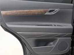 Genesis GV80 2.5T Select AWD 2026 — side view