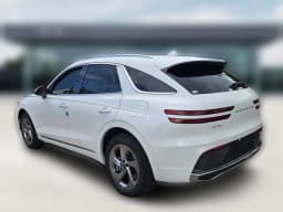 Genesis GV70 2.5T AWD 2027 — side view