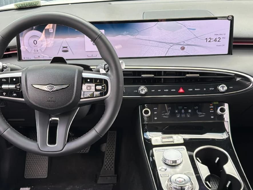 Genesis GV70 2.5T AWD 2027 — side view