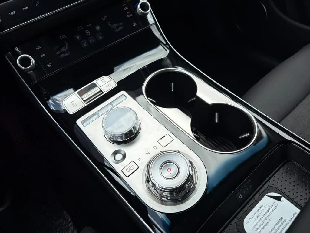 Genesis GV70 2.5T AWD 2027 — side view