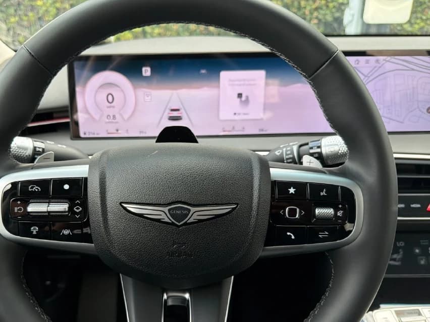 Genesis GV70 2.5T AWD 2027 — side view