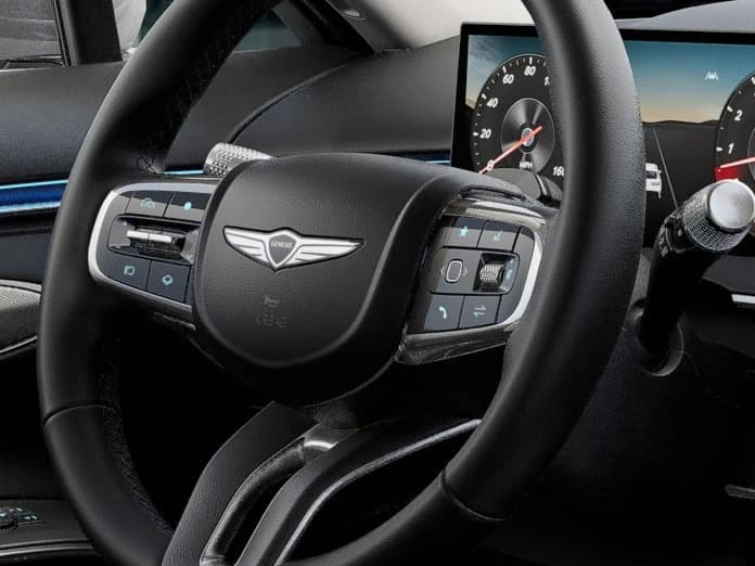 Genesis GV70 2.5T AWD 2027 — side view