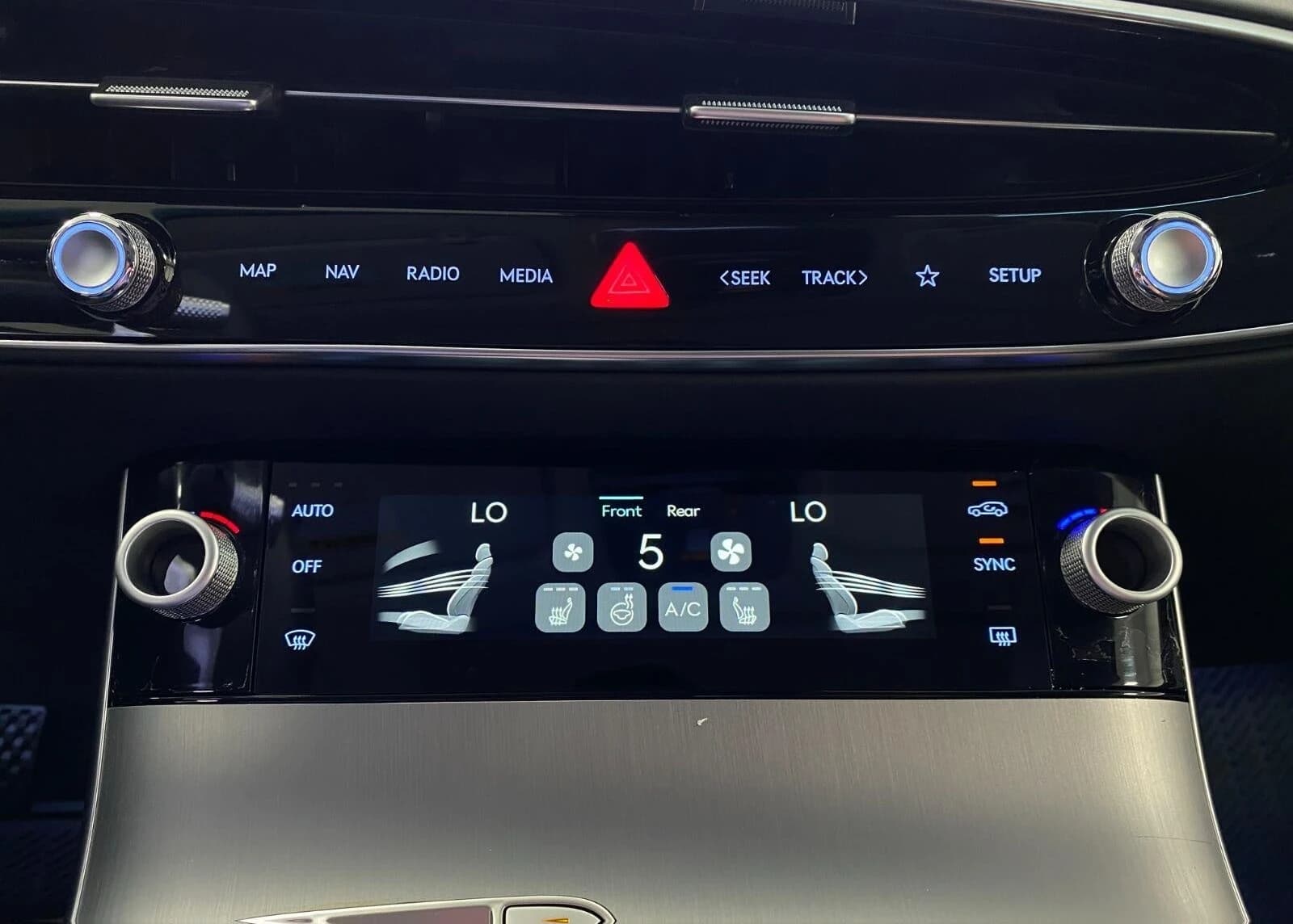 Genesis GV70 2.5T Select AWD 2027 — side view