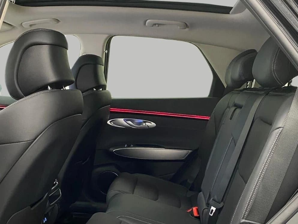 Genesis GV70 2.5T Select AWD 2027 — side view