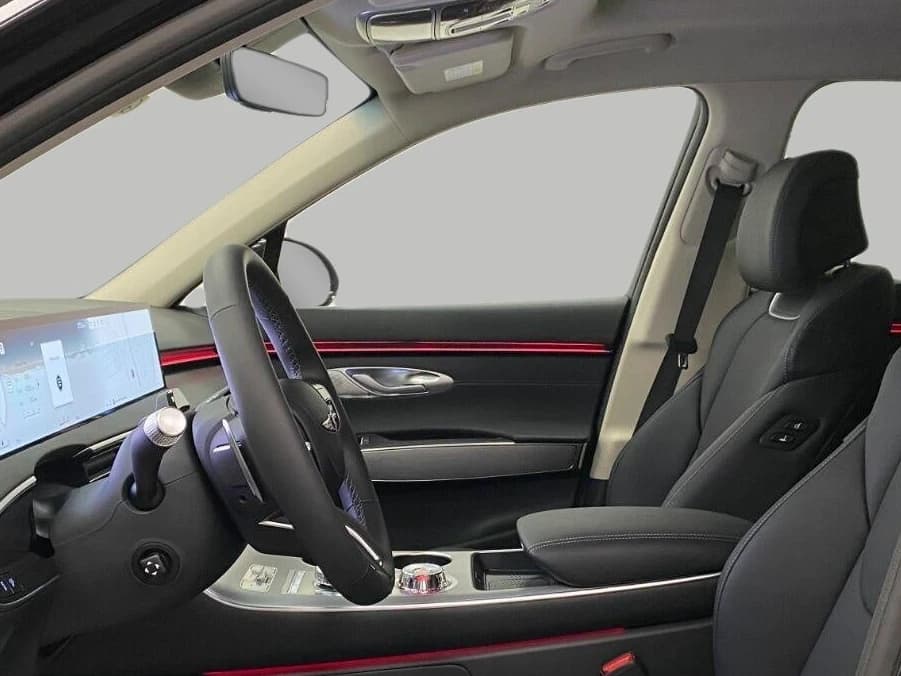 Genesis GV70 2.5T Select AWD 2027 — side view