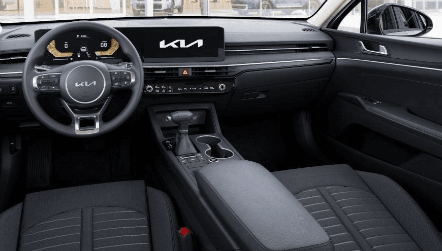 Kia K5 LXS Auto FWD 2026 — side view