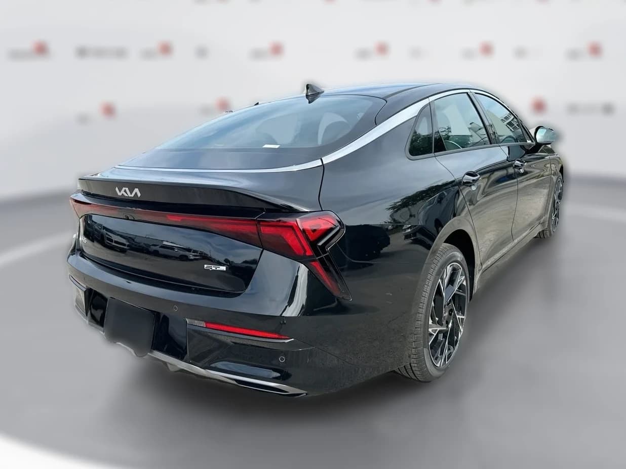 Kia K5 GT-Line Auto FWD 2026 — side view