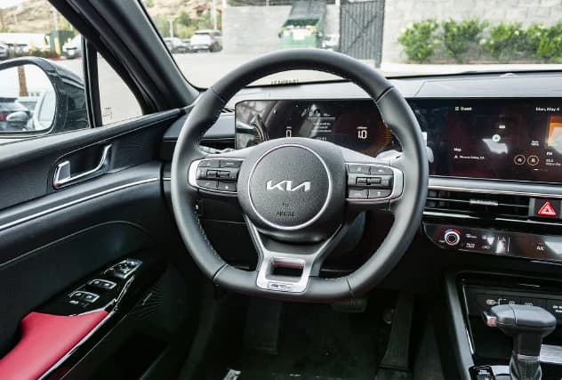 Kia K5 GT-Line Auto FWD 2026 — side view