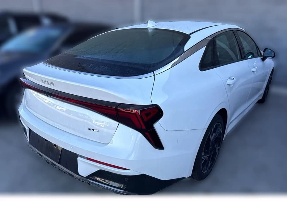 Kia K5 GT-Line Auto FWD 2026 — side view