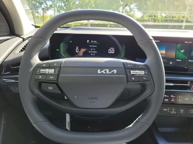Kia Niro LX FWD 2027 — side view