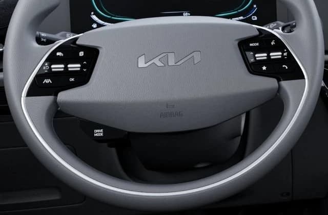 Kia Niro LX FWD 2026 — side view