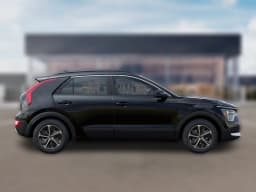 Kia Niro LX FWD 2025 — side view