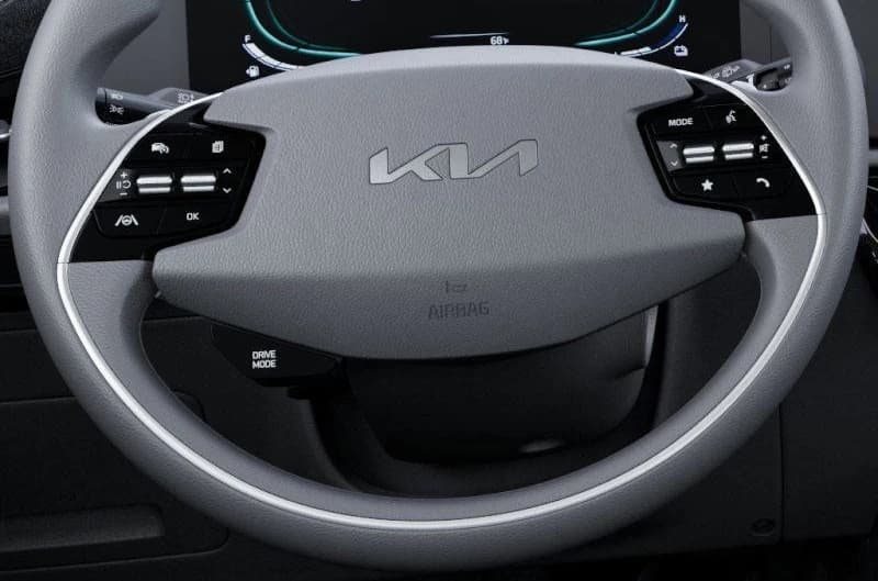 Kia Niro LX FWD 2025 — side view