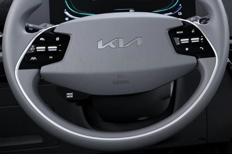 Kia Niro LX FWD 2026 — side view