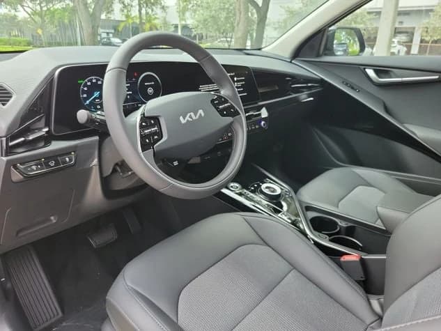 Kia Niro EV Wind FWD 2026 — side view