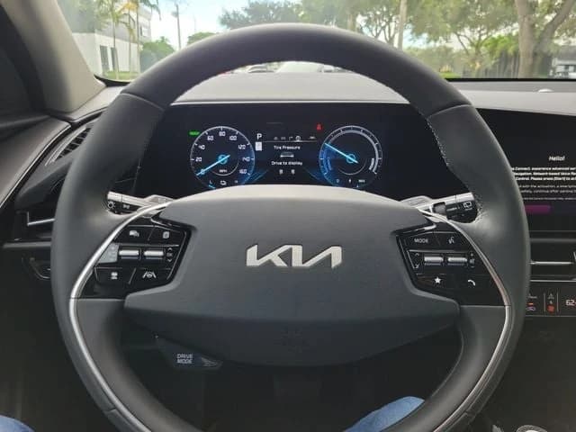 Kia Niro EV Wind FWD 2026 — side view