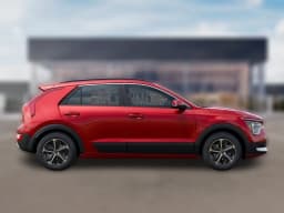 Kia Niro EX FWD 2026 — side view