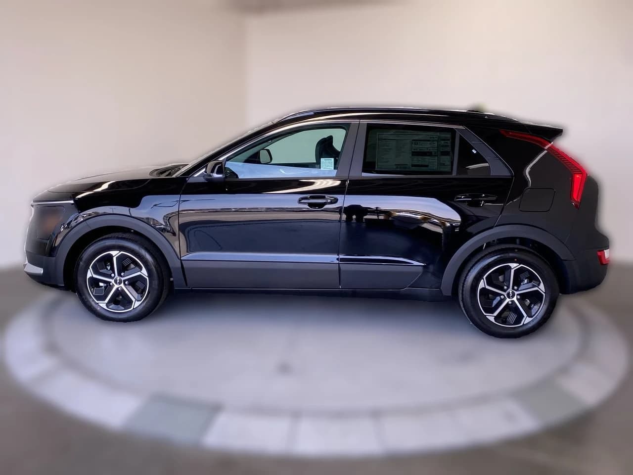 Kia Niro EX FWD 2026 — side view