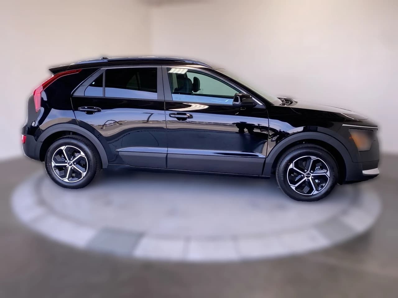 Kia Niro EX FWD 2026 — side view