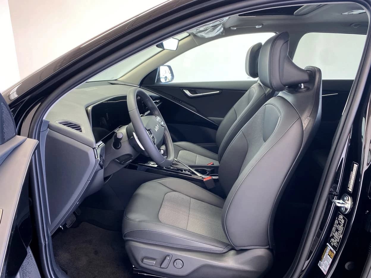 Kia Niro EX FWD 2026 — side view