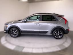 Kia Niro EX FWD 2026 — side view
