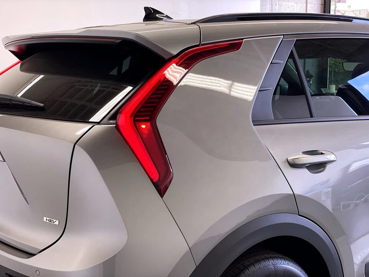 Kia Niro EX FWD 2026 — side view