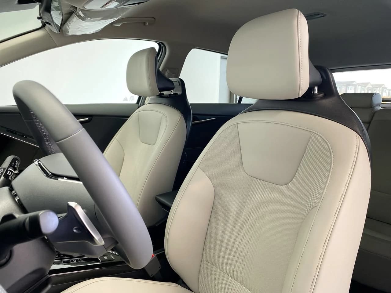Kia Niro EX FWD 2026 — side view