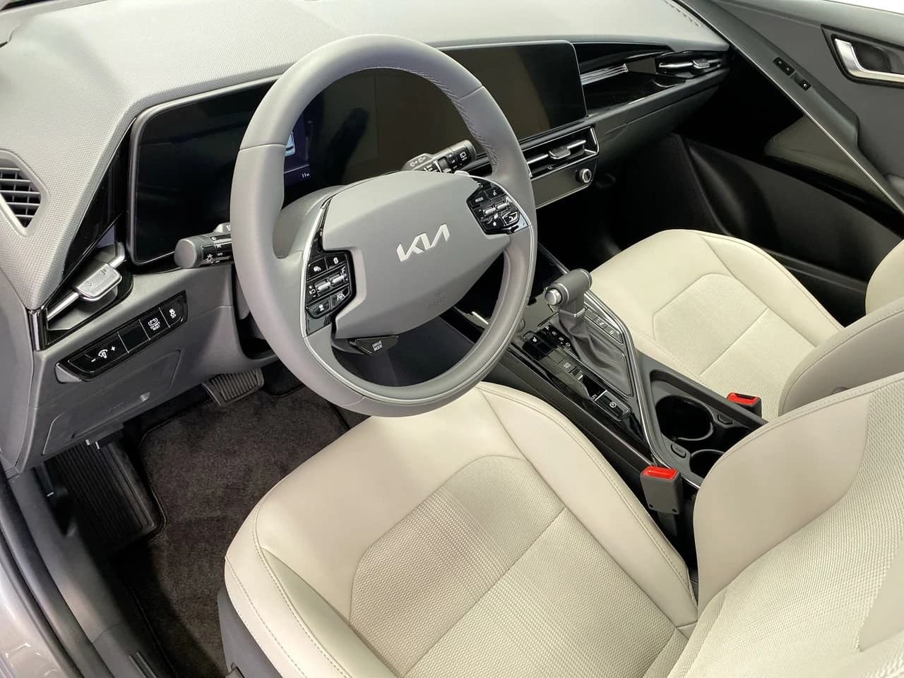 Kia Niro EX FWD 2026 — side view