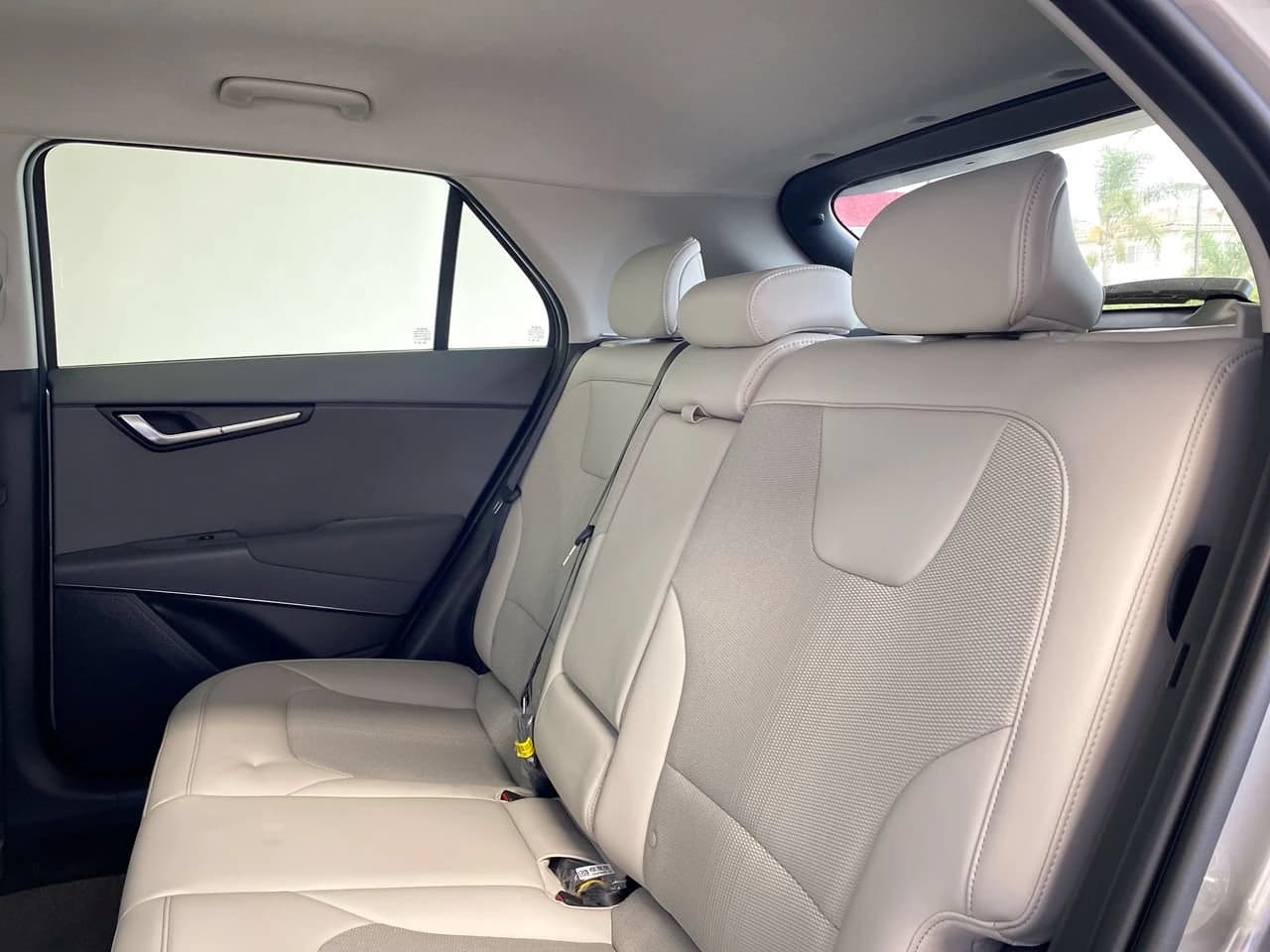 Kia Niro EX FWD 2026 — side view