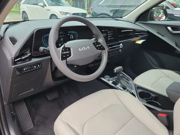 Kia Niro EX FWD 2026 — side view