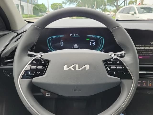 Kia Niro EX FWD 2026 — side view