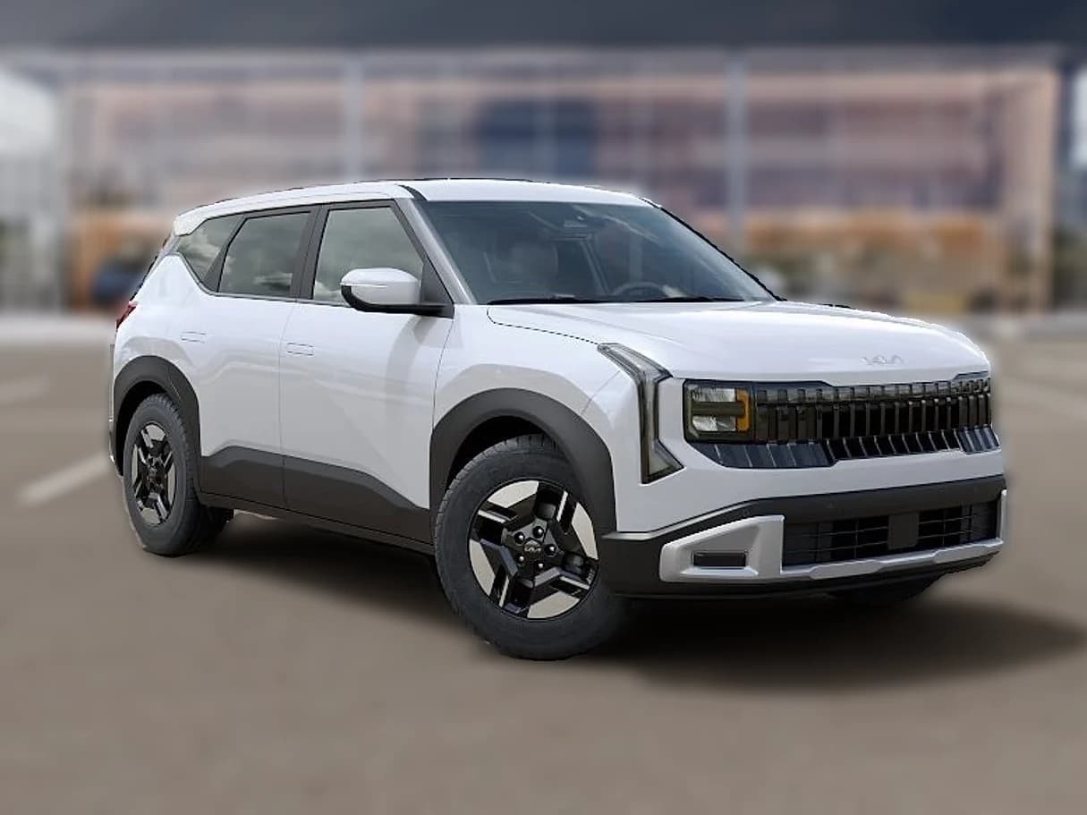 Kia Seltos LX FWD 2027 — side view