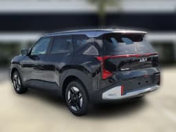 Kia Seltos LX FWD 2027 — side view