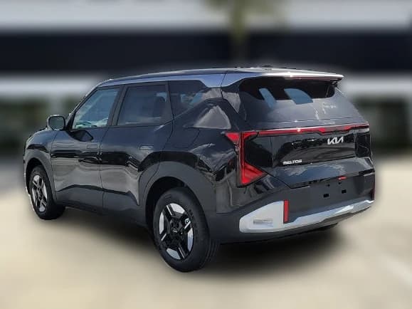 Kia Seltos LX FWD 2027 — side view