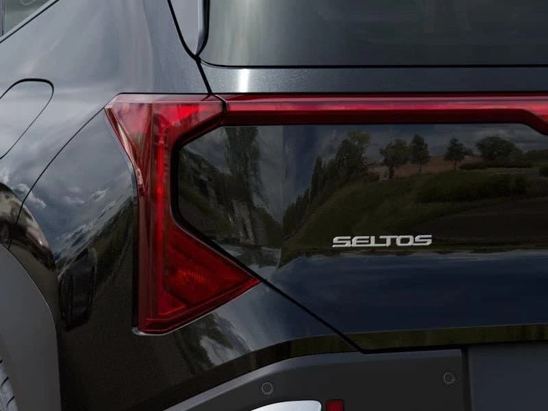 Kia Seltos LX AWD 2027 — side view