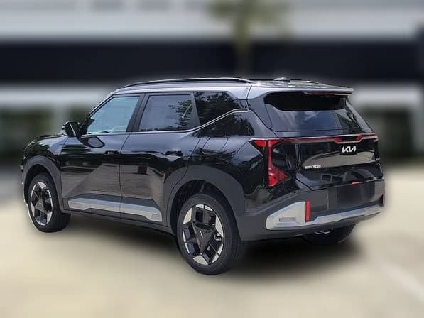 Kia Seltos S FWD 2027 — side view