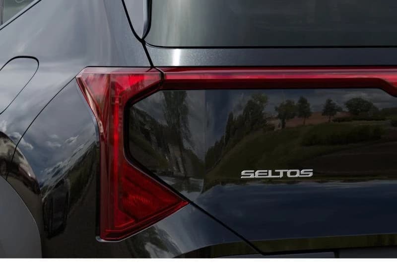 Kia Seltos S AWD 2027 — side view