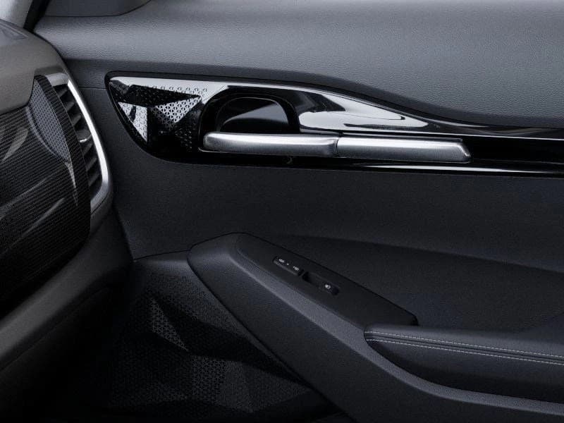 Kia Seltos X-Line DCT AWD 2025 — side view
