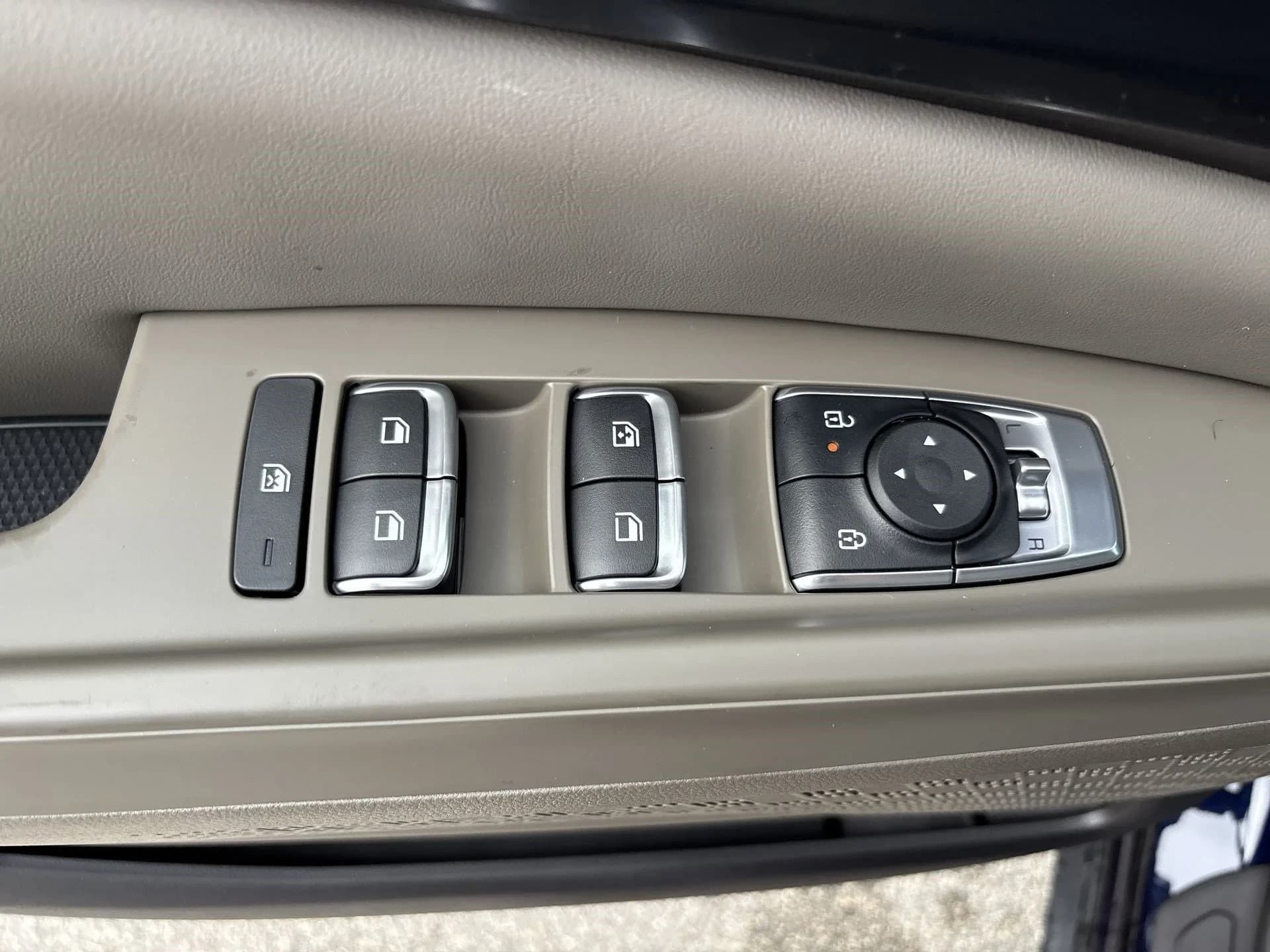 Kia Carnival LXS FWD 2027 — side view