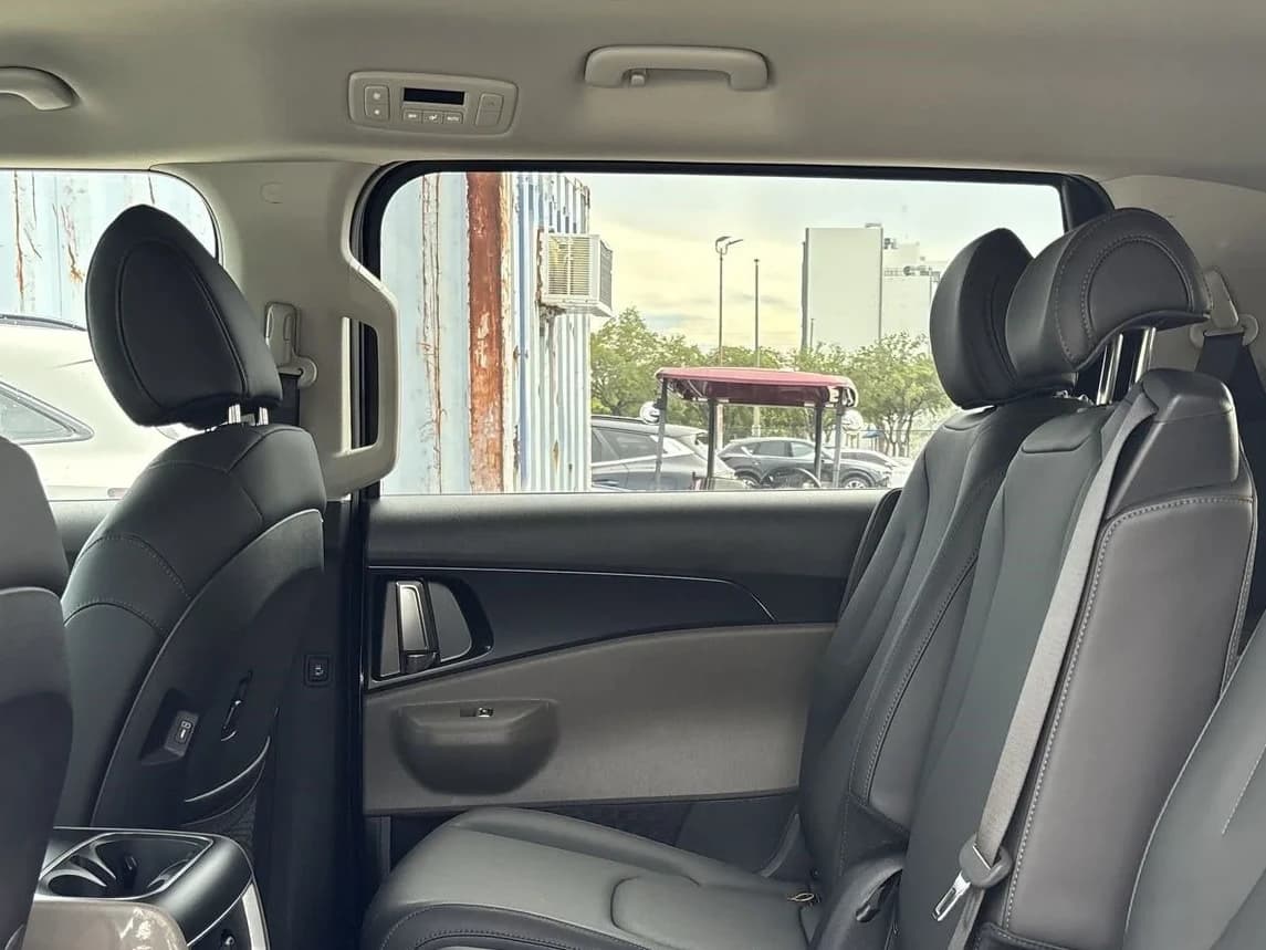 Kia Carnival LXS FWD 2027 — side view