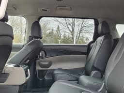 Kia Carnival LXS FWD 2026 — side view