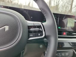 Kia Carnival LXS FWD 2026 — side view