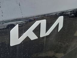 Kia Carnival LXS FWD 2026 — side view