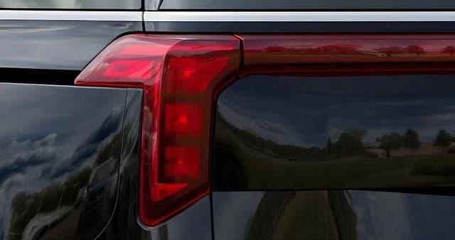 Kia Carnival LXS FWD 2026 — side view