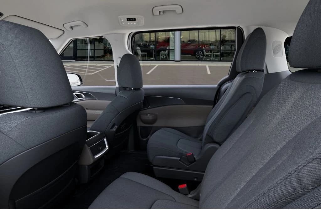 Kia Carnival LX FWD 2027 — side view