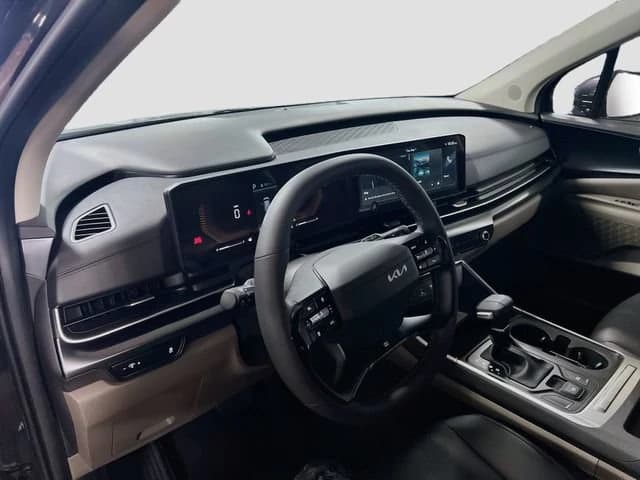 Kia Carnival LX FWD 2027 — side view