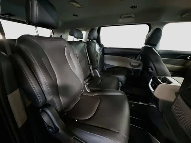 Kia Carnival LX FWD 2027 — side view