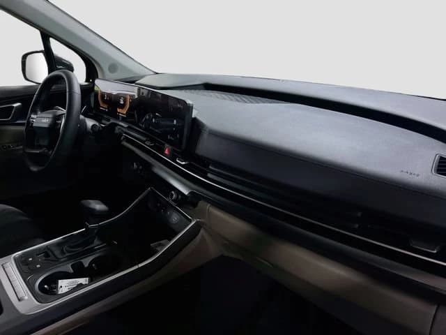 Kia Carnival LX FWD 2027 — side view