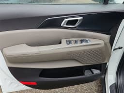 Kia Carnival LXS FWD 2026 — side view